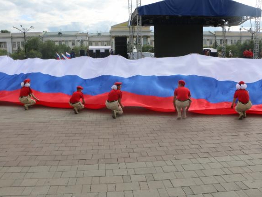 ​Александр Осипов поздравил забайкальцев с Днём государственного флага